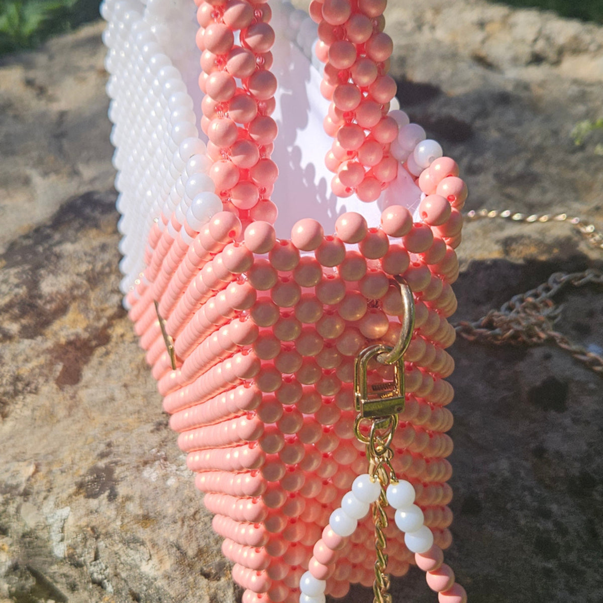 Handtasche – Eleganz in Weiß und Koralle
