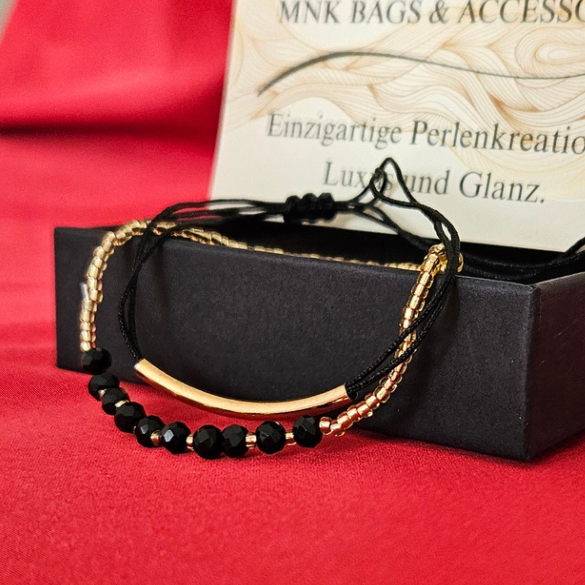 Black & Gold Elegance – Handgefertigtes Armband-Set Mnk Bags Accessories