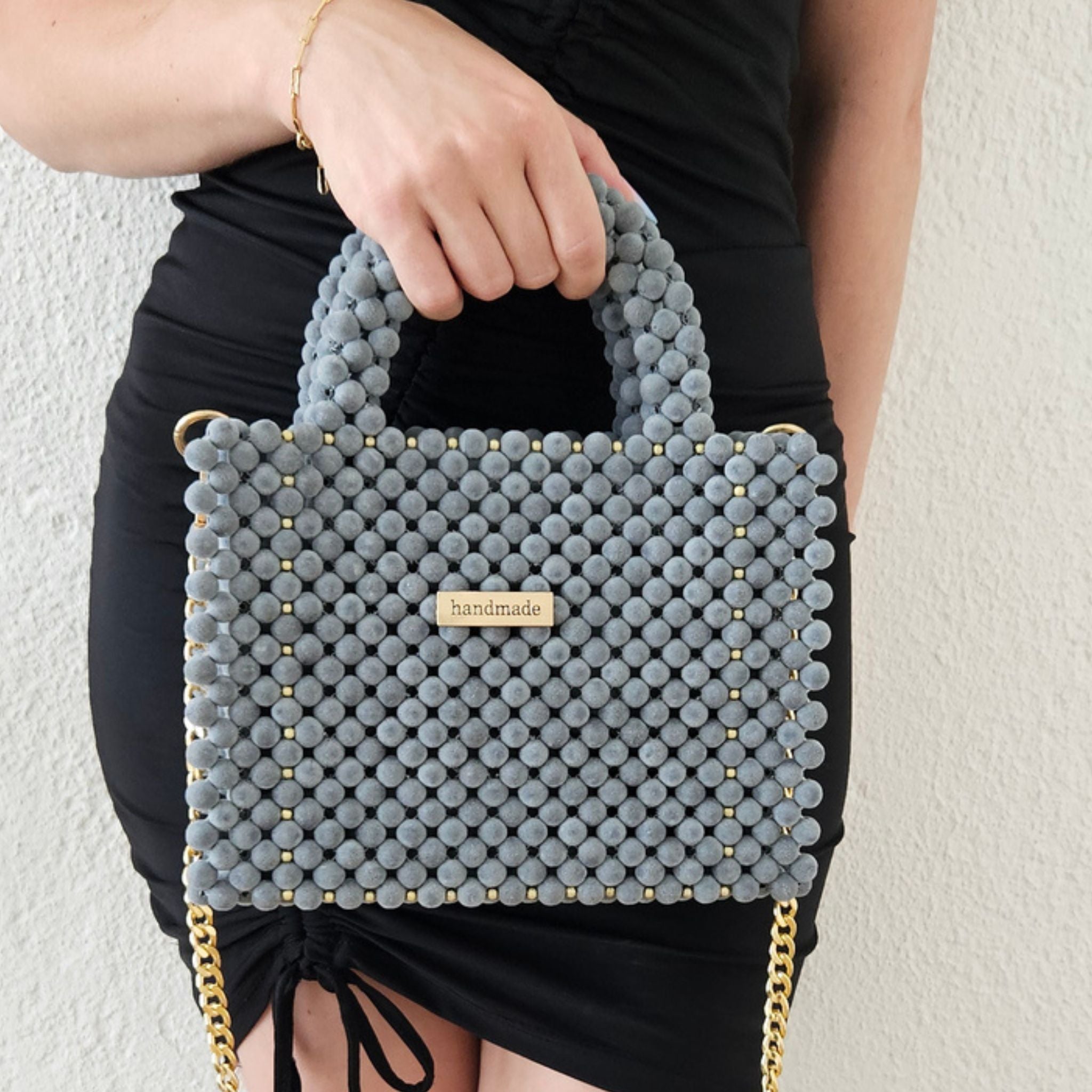 Bella Grey – Handgefertigte Perlentasche mit Samt-Finish | Mnk Bags Accessories