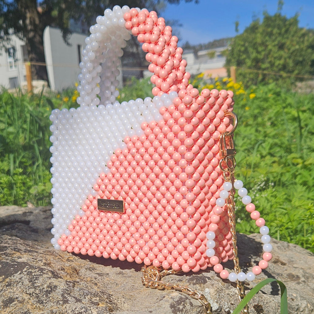 Handtasche – Eleganz in Weiß und Koralle