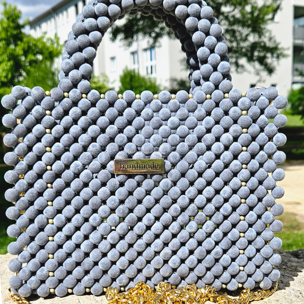 Bella Grey- Luxus Tasche mit samtumhüllten Perlen & Gold-Akzenten