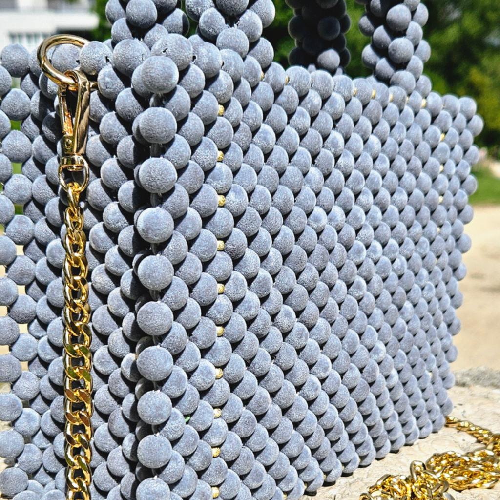 Bella Grey- Luxus Tasche mit samtumhüllten Perlen & Gold-Akzenten