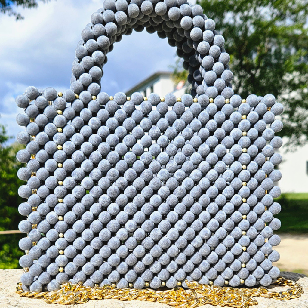 Bella Grey- Luxus Tasche mit samtumhüllten Perlen & Gold-Akzenten