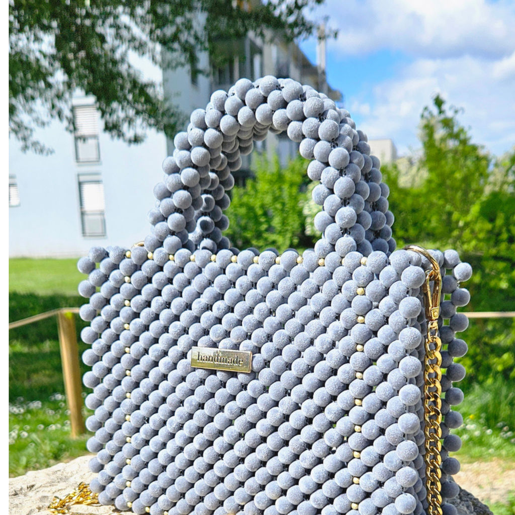Bella Grey- Luxus Tasche mit samtumhüllten Perlen & Gold-Akzenten