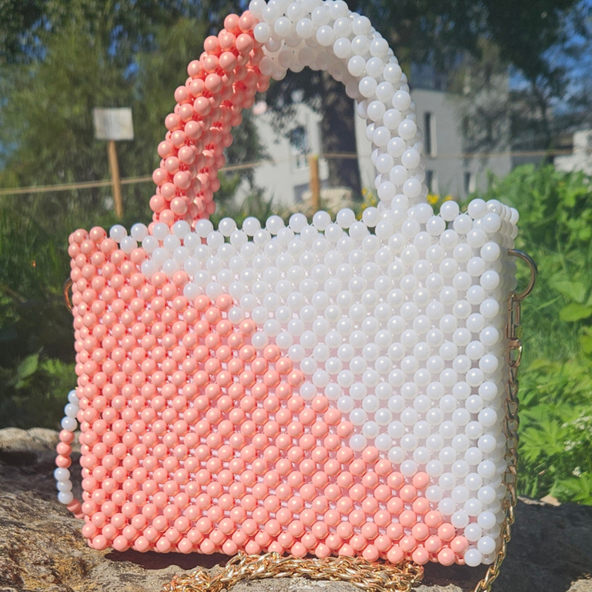 Handtasche – Eleganz in Weiß und Koralle