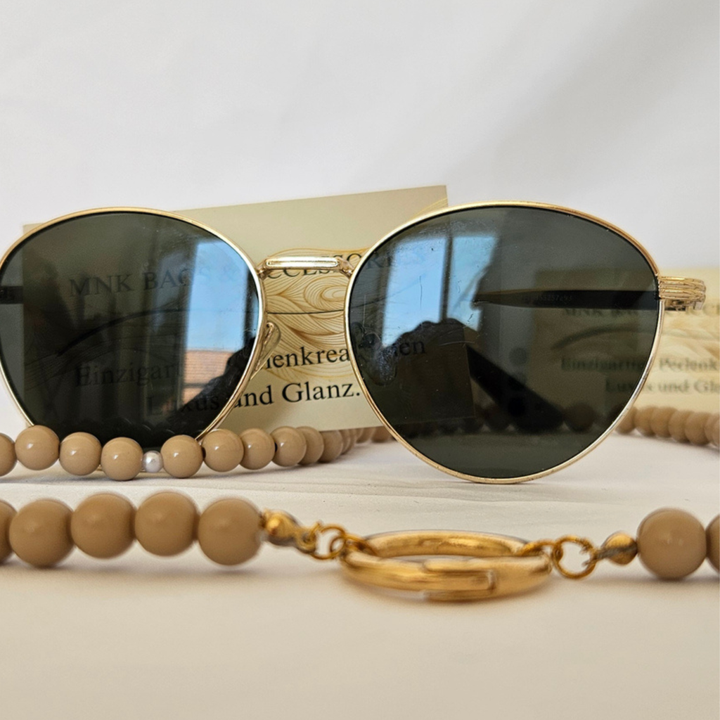Brillenkette aus Perlen in Beige – 2-in-1 Schmuckkette für Damen