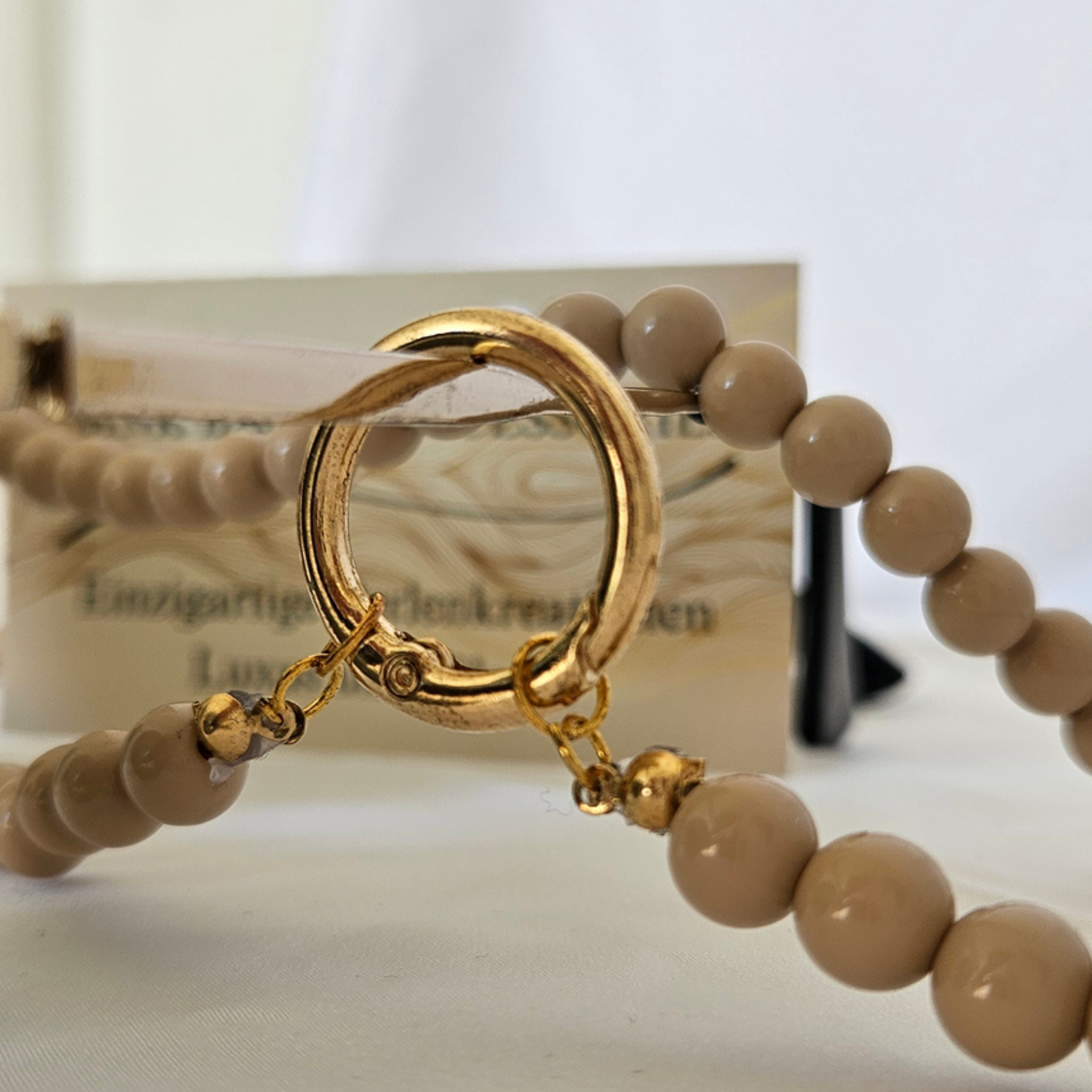 Brillenkette aus Perlen in Beige – 2-in-1 Schmuckkette für Damen