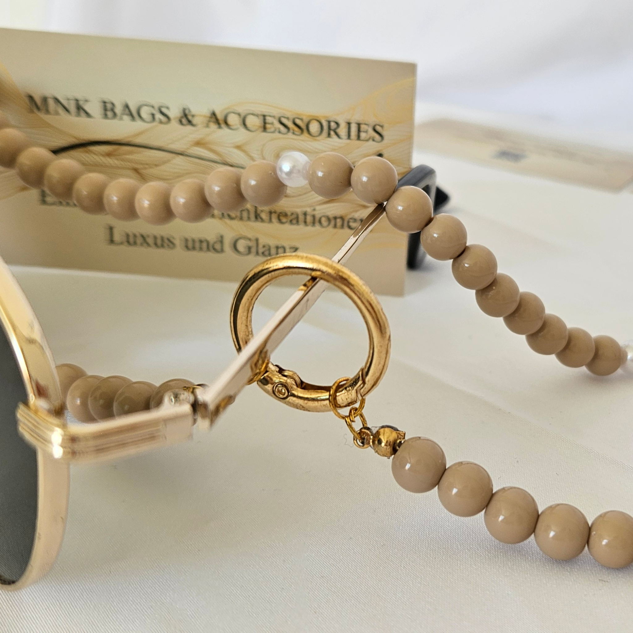 Brillenkette aus Perlen in Beige – 2-in-1 Schmuckkette für Damen