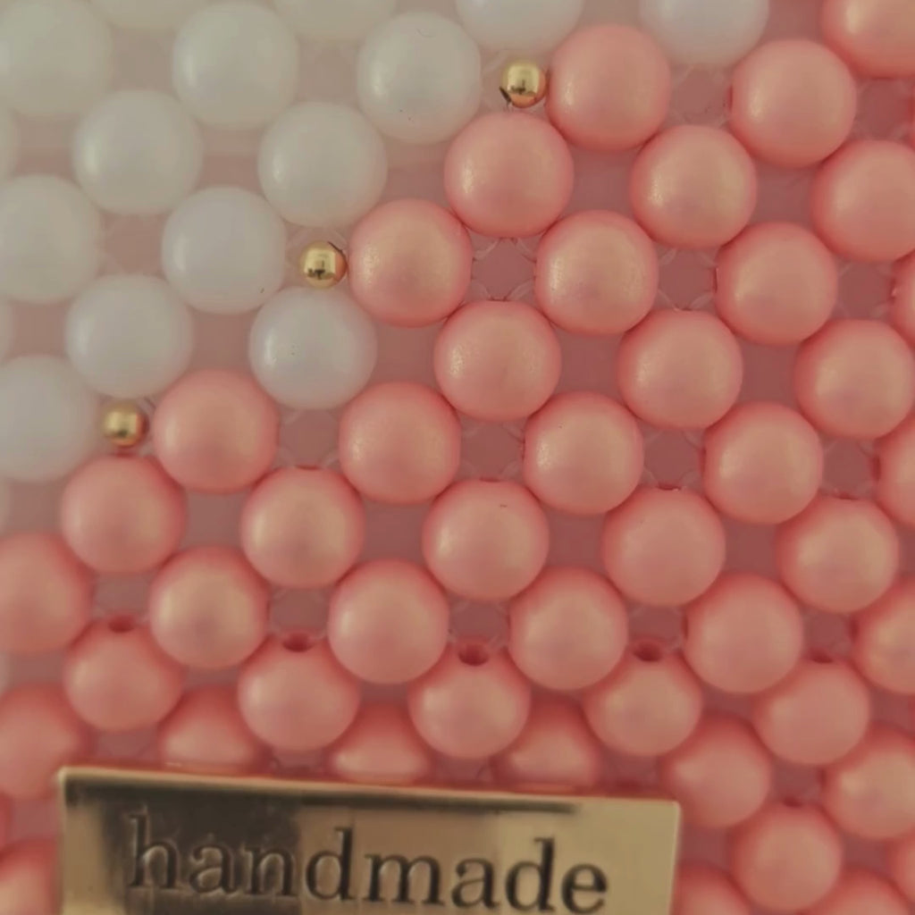 Handtasche – Eleganz in Weiß und Koralle